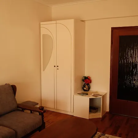 The Sunny Side Apartment *